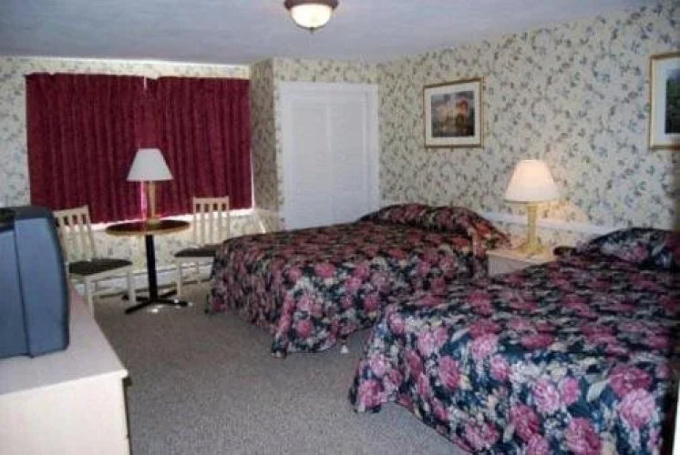 Oxen Yoke Inn & Motel