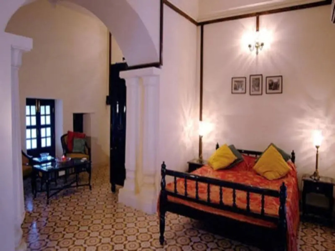 Alipura Palace