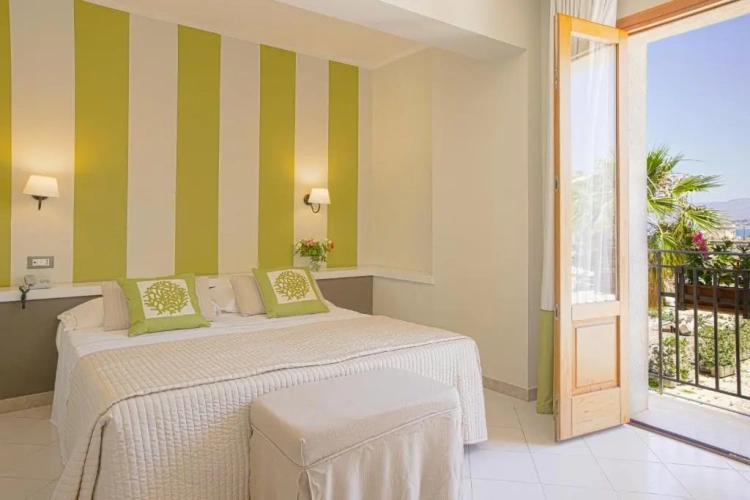 Superior Double room with balcony and with sea view