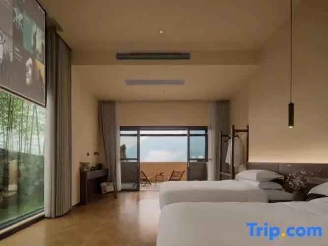 Standard Twin Family room with mountain view