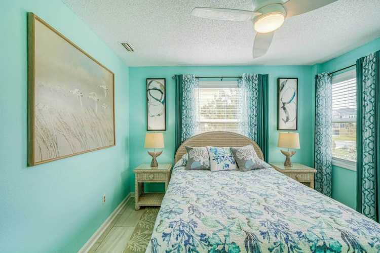 Grand Seaside Escape w/ Direct Beach Access!