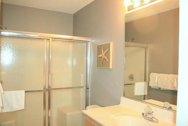 2305m 1 Bedroom Condo by Redawning
