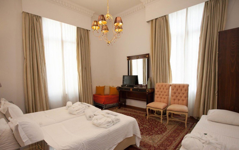 Standard Triple room