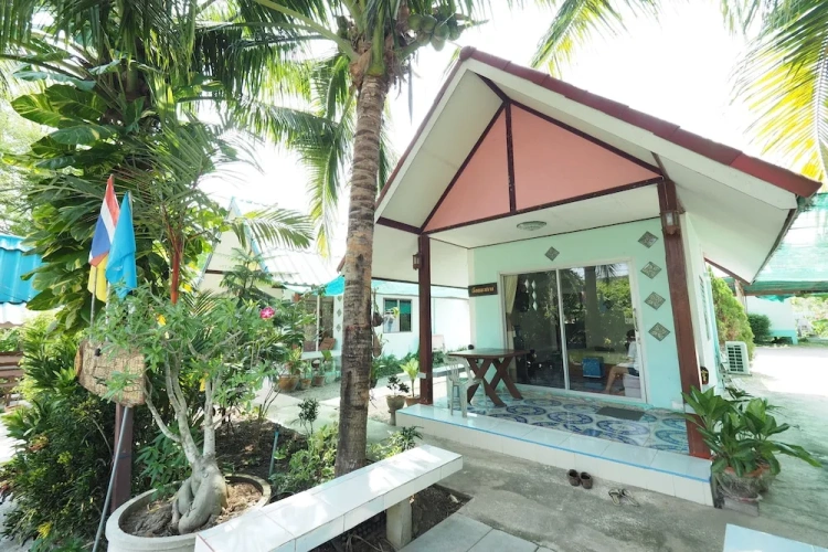 Bungalow with balcony and with river view