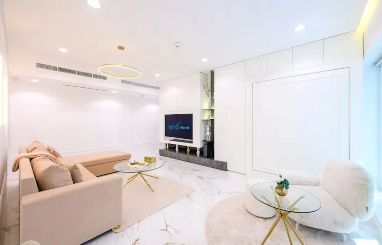 1 BR in Marina