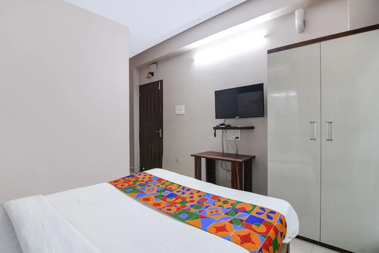 Fabhotel White House I