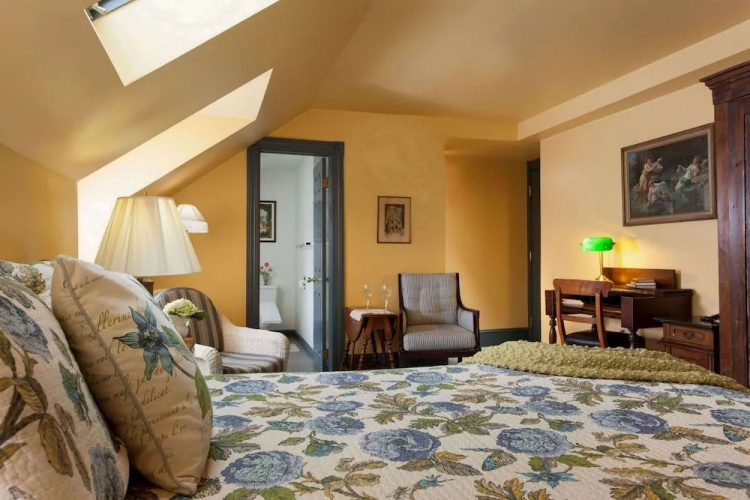 The Lafayette Inn