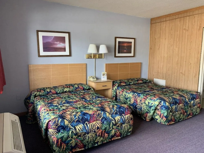 MacThrift Motor Inn