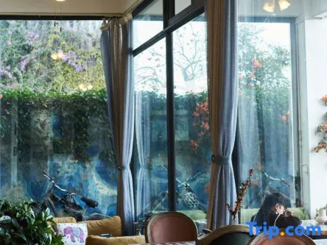 Dali Water's Edge Resort