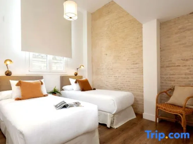 2 Bedrooms Apartment