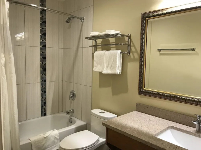 Sahara Suites