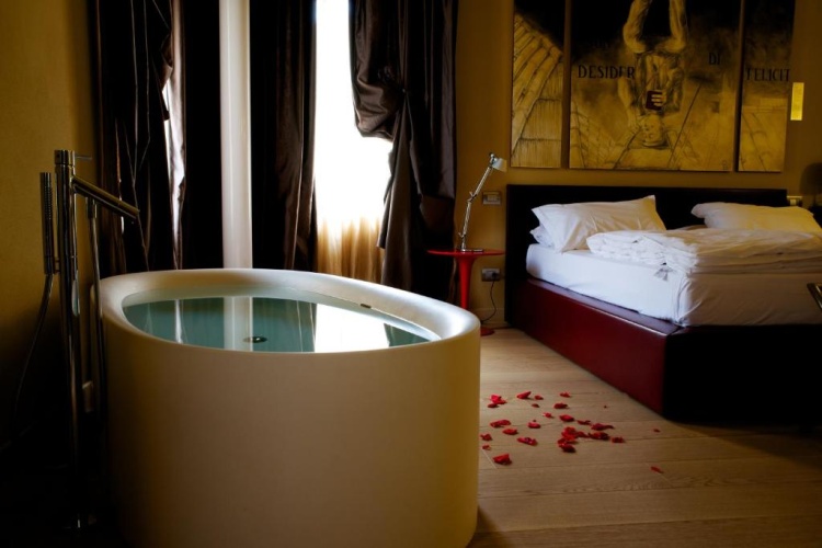 Suite with city view