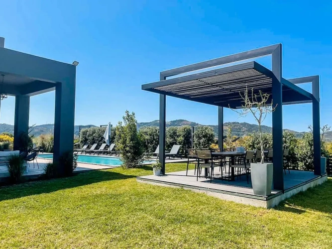 6 Bedrooms Luxury Villa