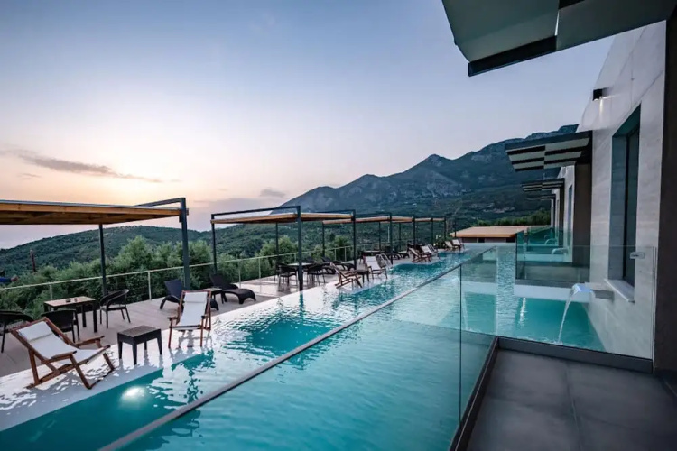 Serenity Suites Sea View 4