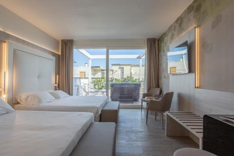 Family Suite with partial sea view