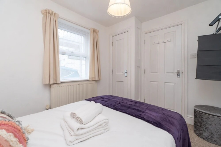 Spacious 2 Bed Southville Flat Near Harbourside