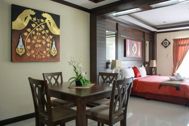 七岩巴黎式旅馆(Cha am Paris Style Guest House)