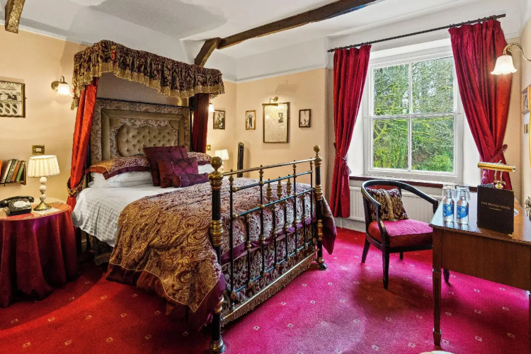 Two Bridges Hotel