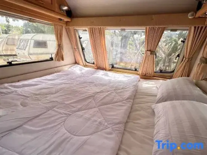 White House Beach Camping Caravans