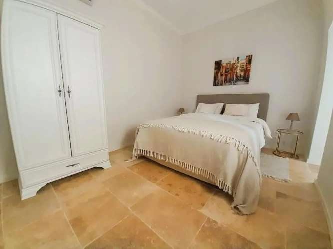 Superior Double Basement room