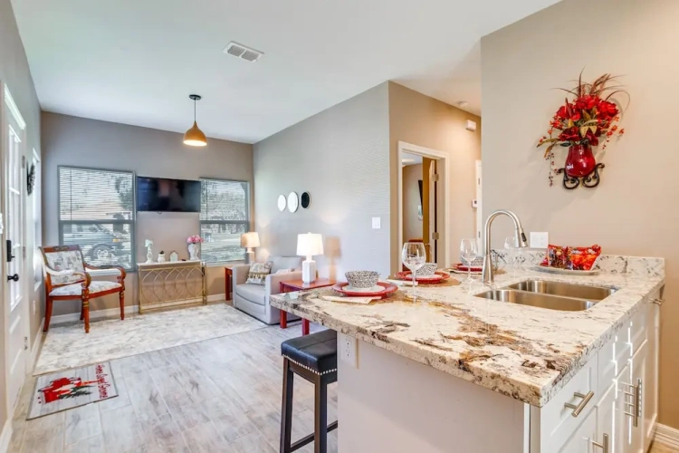 2 Bedrooms Apartment