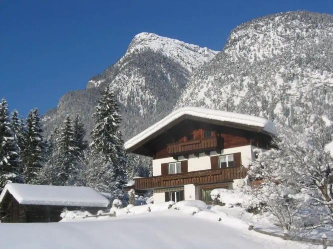2 Bedrooms Apartment with balcony and with mountain view