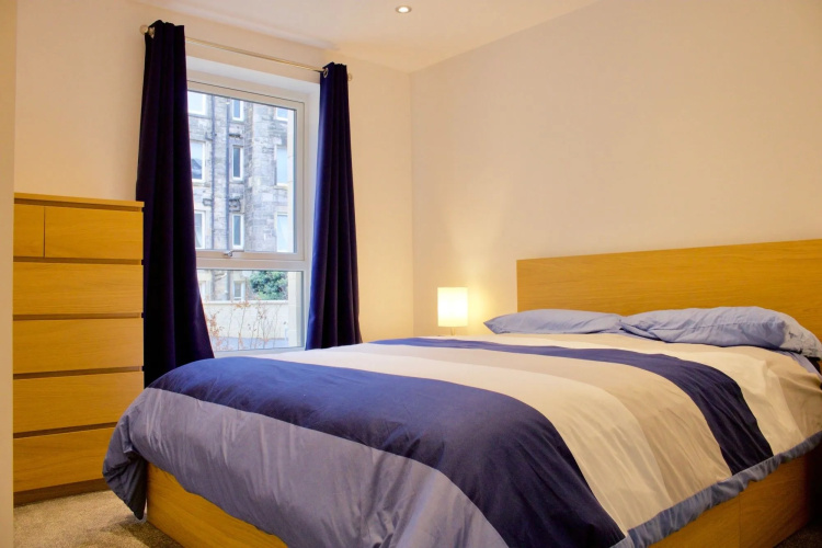 2 Bedroom Flat In Broughton Area