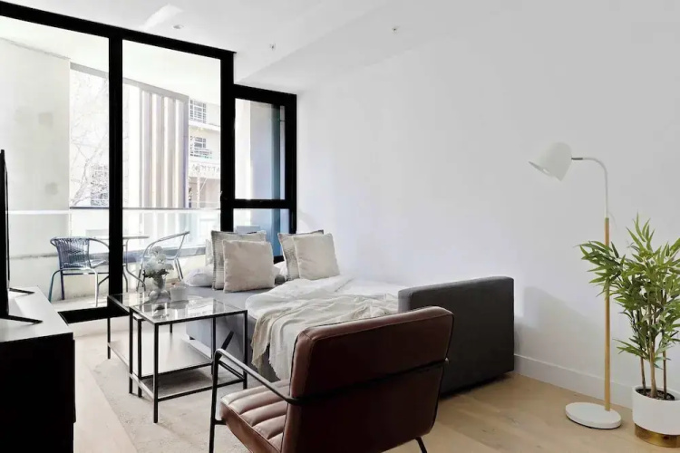 A Cozy 2BR Apt Right on Buzzing Chapel Street