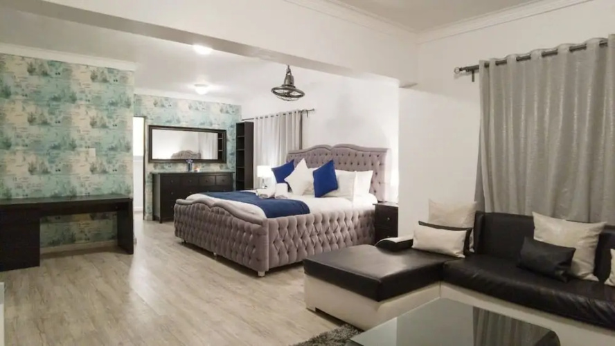 8-bdr Penthouse With A Private Rooftop & Jacuzzi