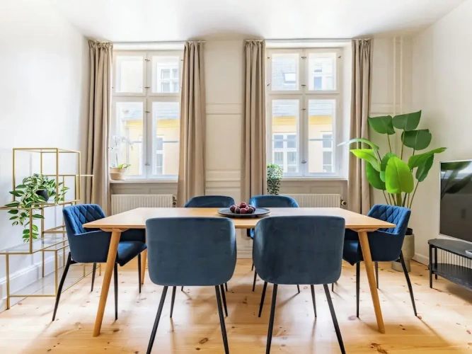 3 Bedrooms Apartment