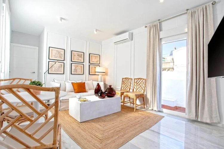 2 Bedrooms Apartment