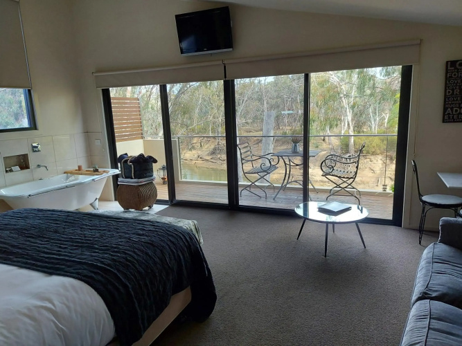 Adelphi Apartment 6 Riverview 2 BDRM or 6A King Studio Riverview both with balconies