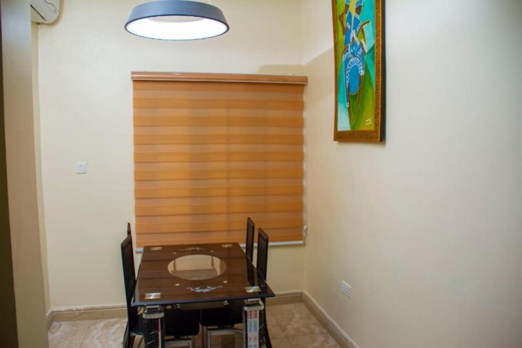 3 Bedrooms Apartment