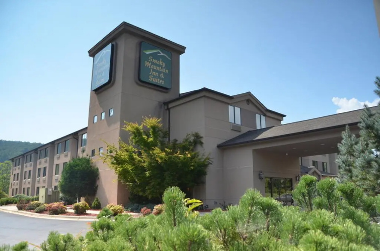 Smoky Mountain Inn & Suites