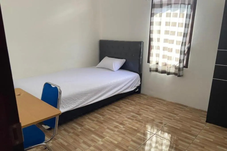 SPOT ON 91616 Kharisma Guest House