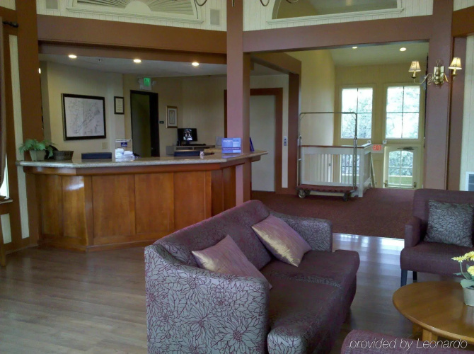 Vinland Hotel and Lounge