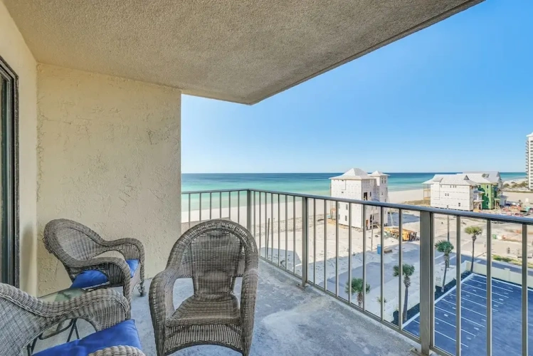 3 Bedrooms Apartment