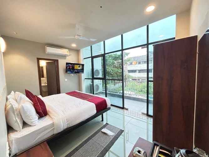 Deluxe Double room with balcony and with city view