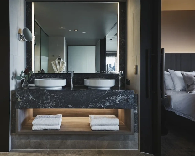 Deluxe Double Club Suite