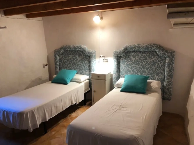 6 Bedrooms Villa