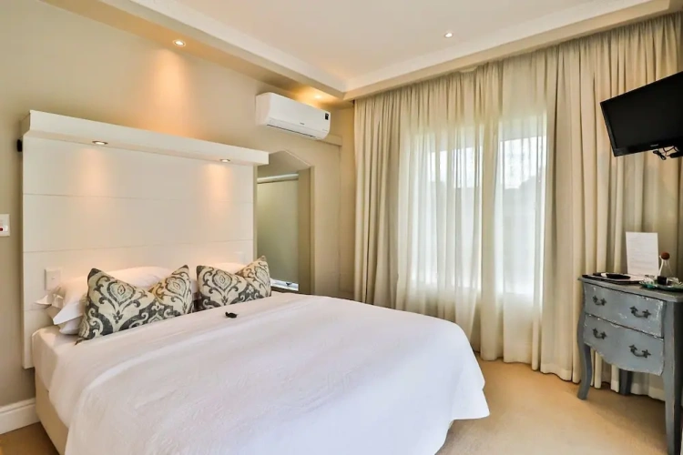 Luxury Suite with balcony and with mountain view