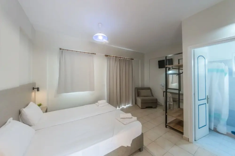 Standard Triple room with balcony