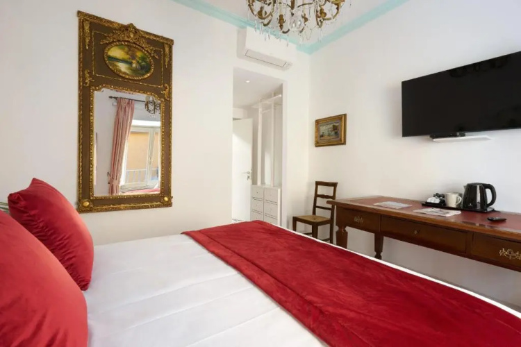Delfini Trevi House