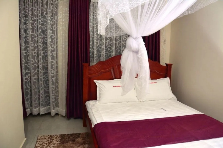 Mak-Queen Hotel