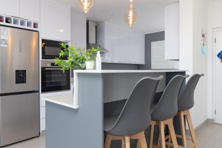 3 Bedrooms Apartment