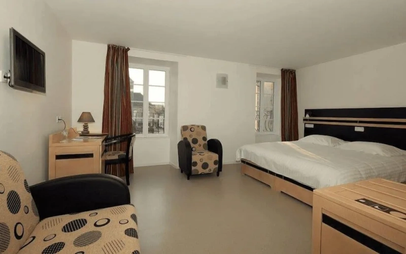 Standard Quadruple Family room