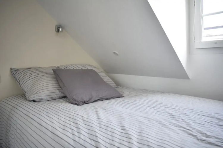 Cosy Renovated 1 Bedroom Apartment in 10th - Image 2