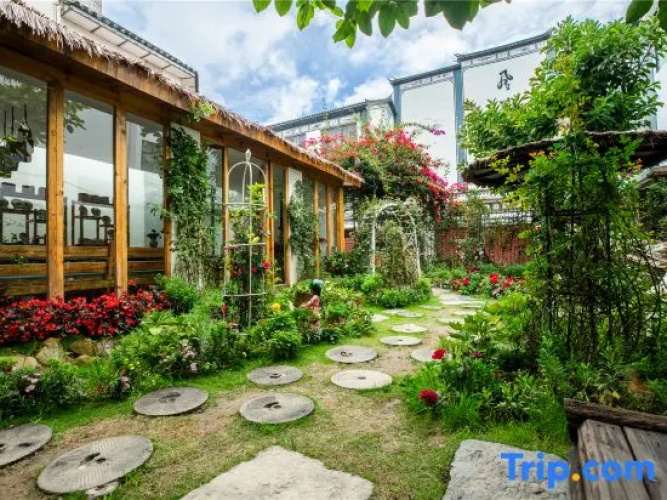 Mu Yun Flower House