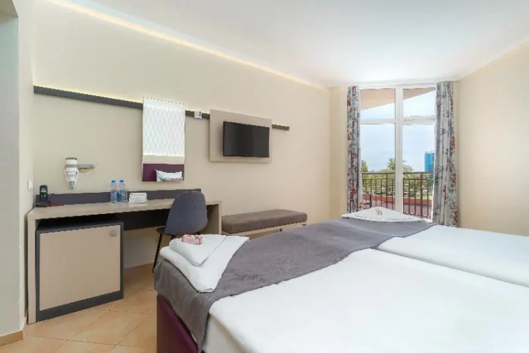 Standard Twin room with balcony