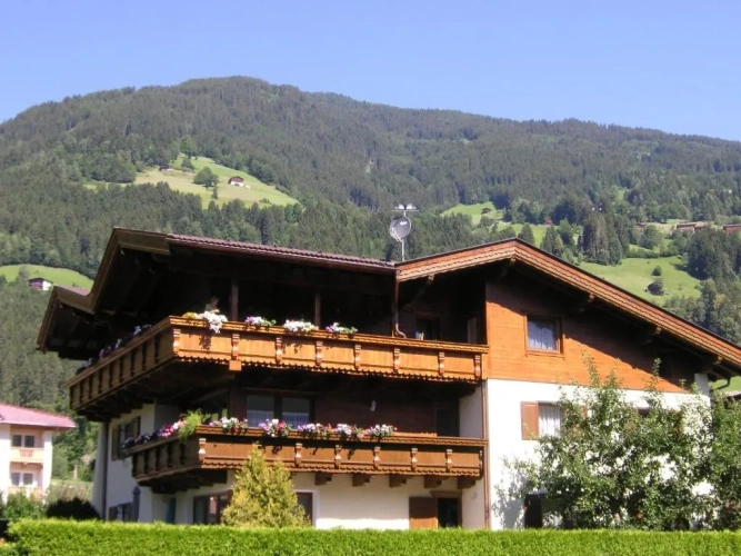 2 Bedrooms Classic Apartment with balcony